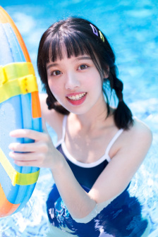 美女脱一净二静无内衣
